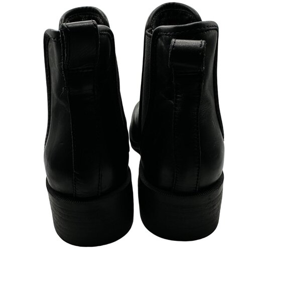 Steve Madden Dares Size 6.5 EUC Black Leather Slip On Booties Ankle Booties - Picture 2 of 7